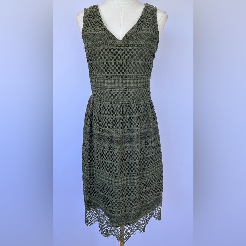 Banana Republic Women’s Crochet Lace Dress Olive V-Neck Sleeveless Size 4‎